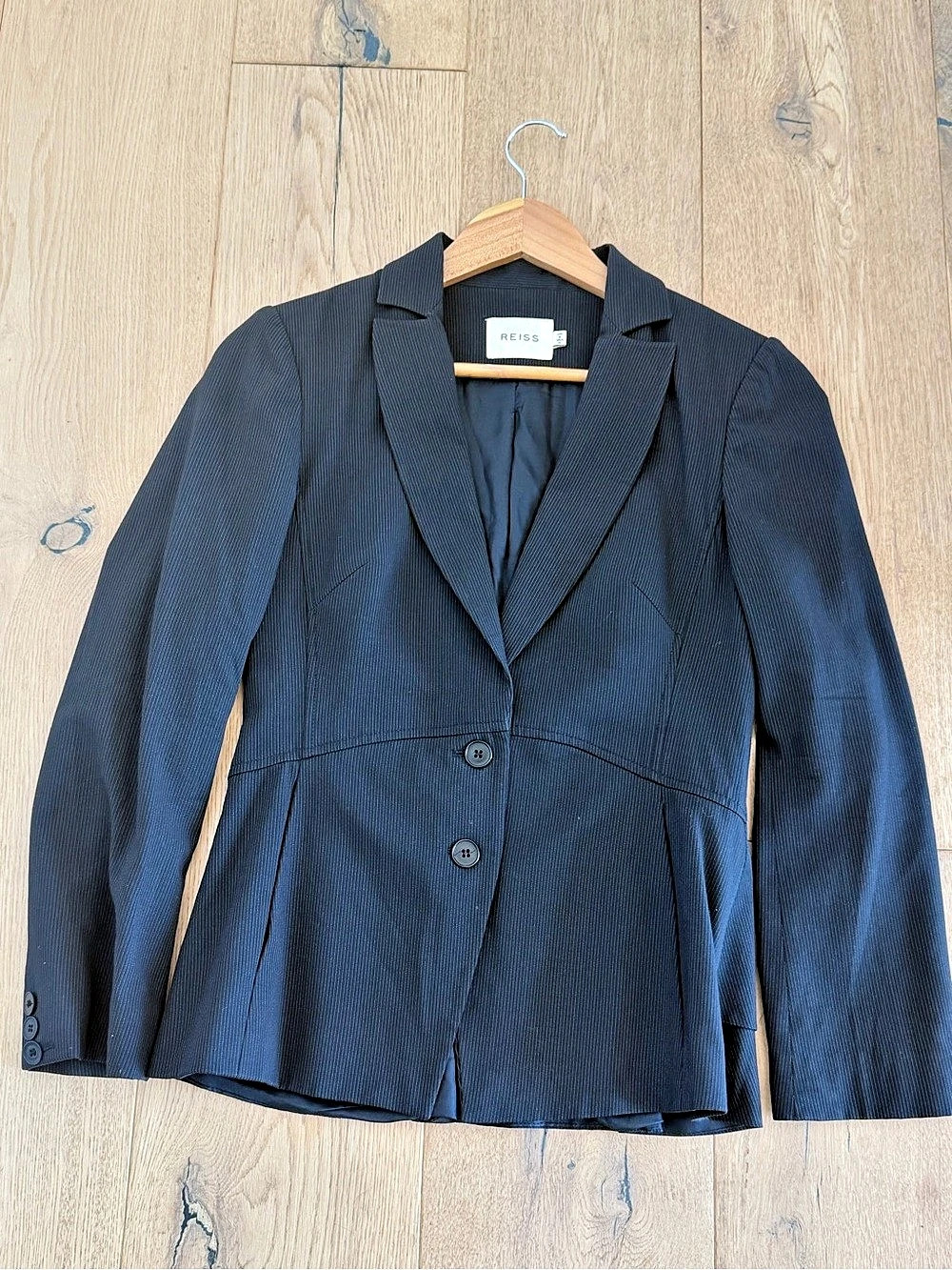 So much detail and gorgeous fit REISS Striped Wool Blend Blazer in Size 4 Like N